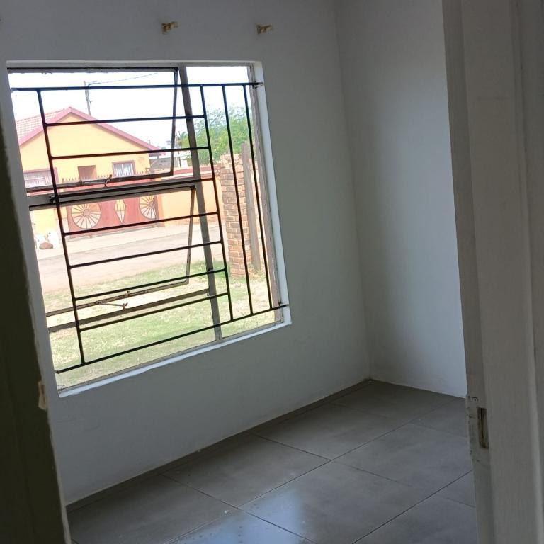 2bedroom House On Rental In Block XX B1 in South Africa - Image 1