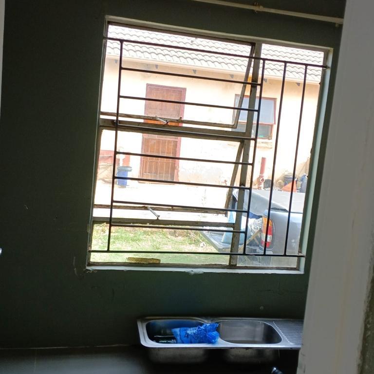 2bedroom House On Rental In Block XX B1 in South Africa - Image 3