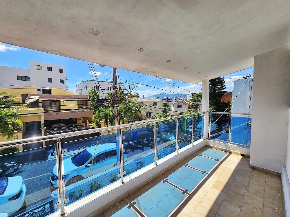 CASA DOS NIVELES CON PATIO EL PARAISO STGO. en Gurabo al Medio - Imagen 3