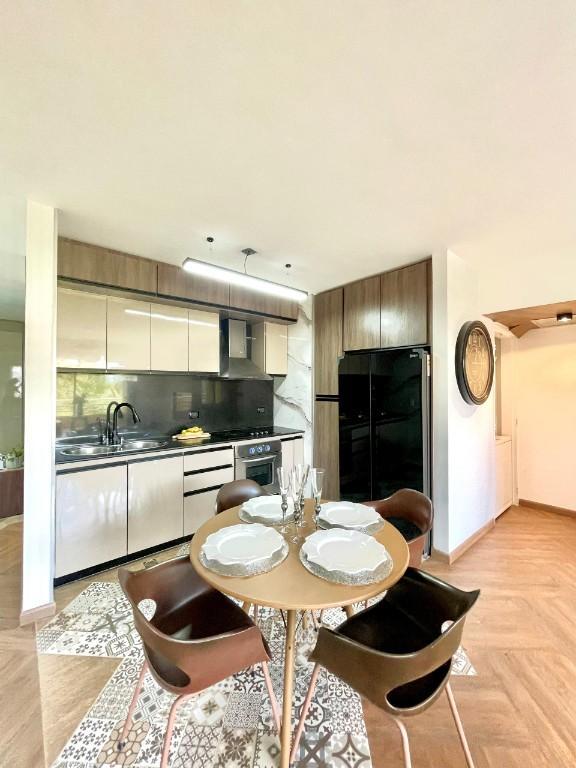 En Alquiler Apartamento C.R Las Marinas en Lecherías - Imagen 4