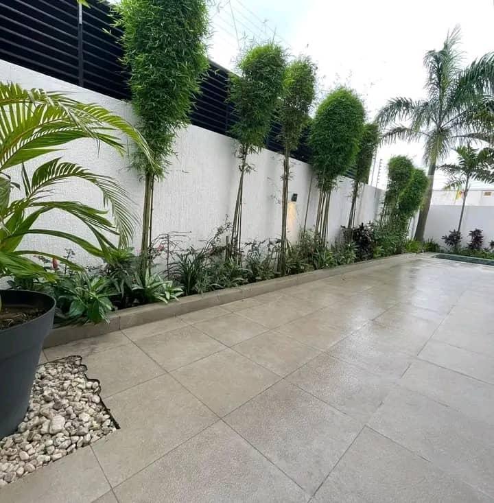 Cocody Riviera 4 Beverlly UNE BELLE VILLA 6 PIÈCES (T6) à Abidjan - Photo 3