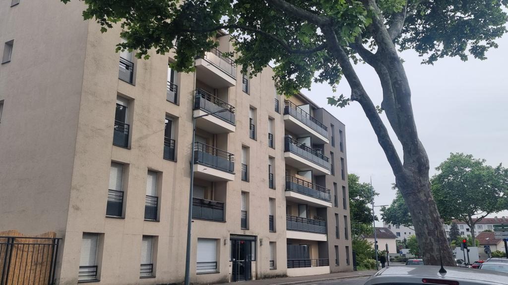 APPARTEMENT T3 AVEC TERRASSE à Vénissieux - Photo 1