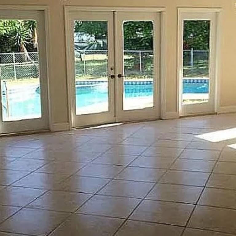 Beautiful Premises in Miami - Image 4