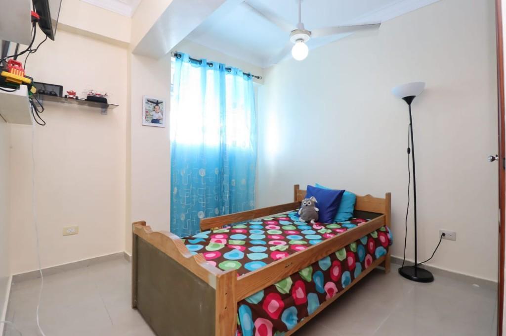 AMPLIO APARTAMENTO EN EL ENSANCHE OZAMA en la República Dominicana - Imagen 8