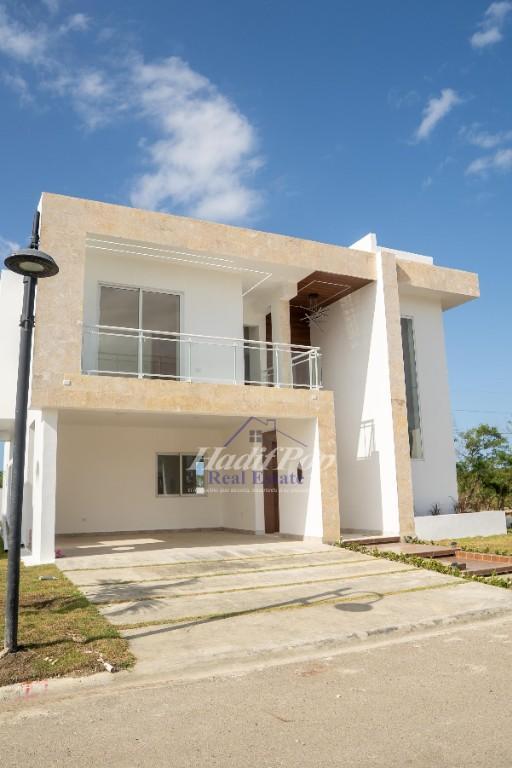 ESPACIOSA VILLA EN VENTA en Imbert - Imagen 1
