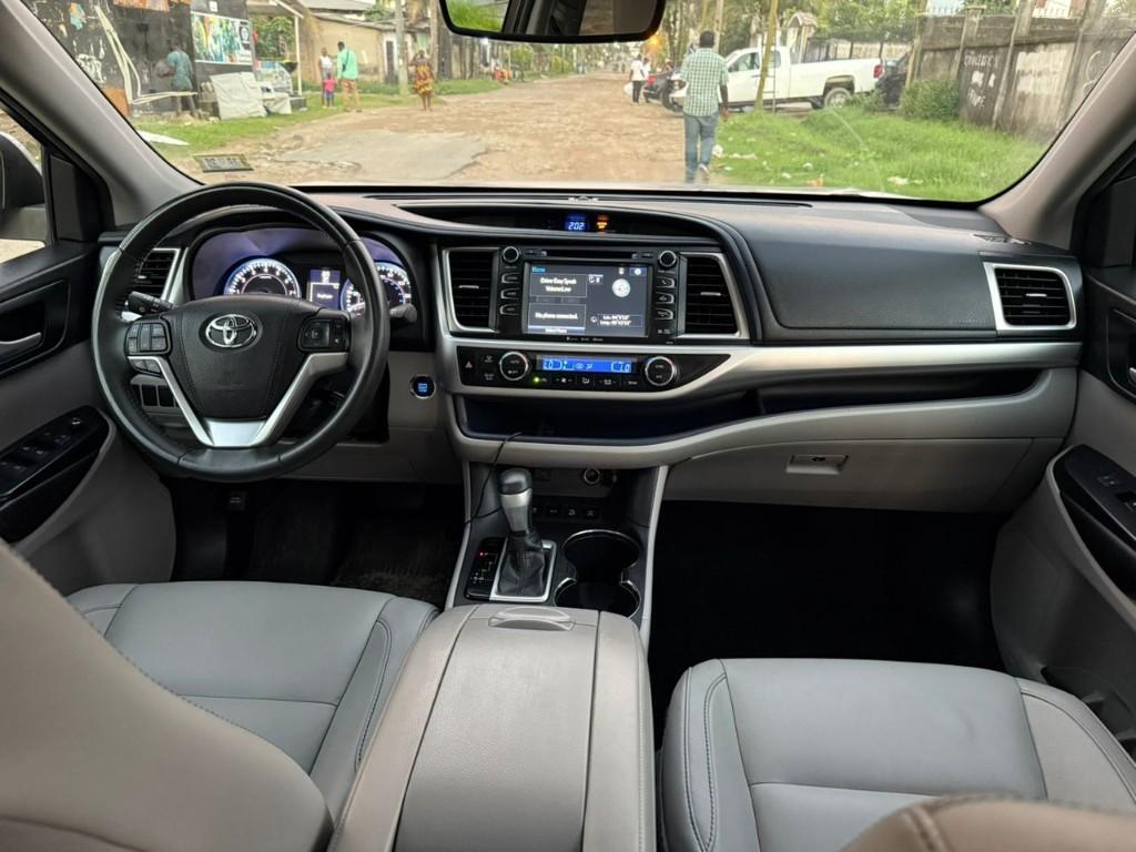 Toyota Highlander XLE AWD Année 2017 au Cameroun - Photo 9