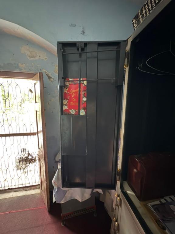 Strong Metal Cupboard – Excellent Condition | Safe & Spacious in Pakistan - Image 3