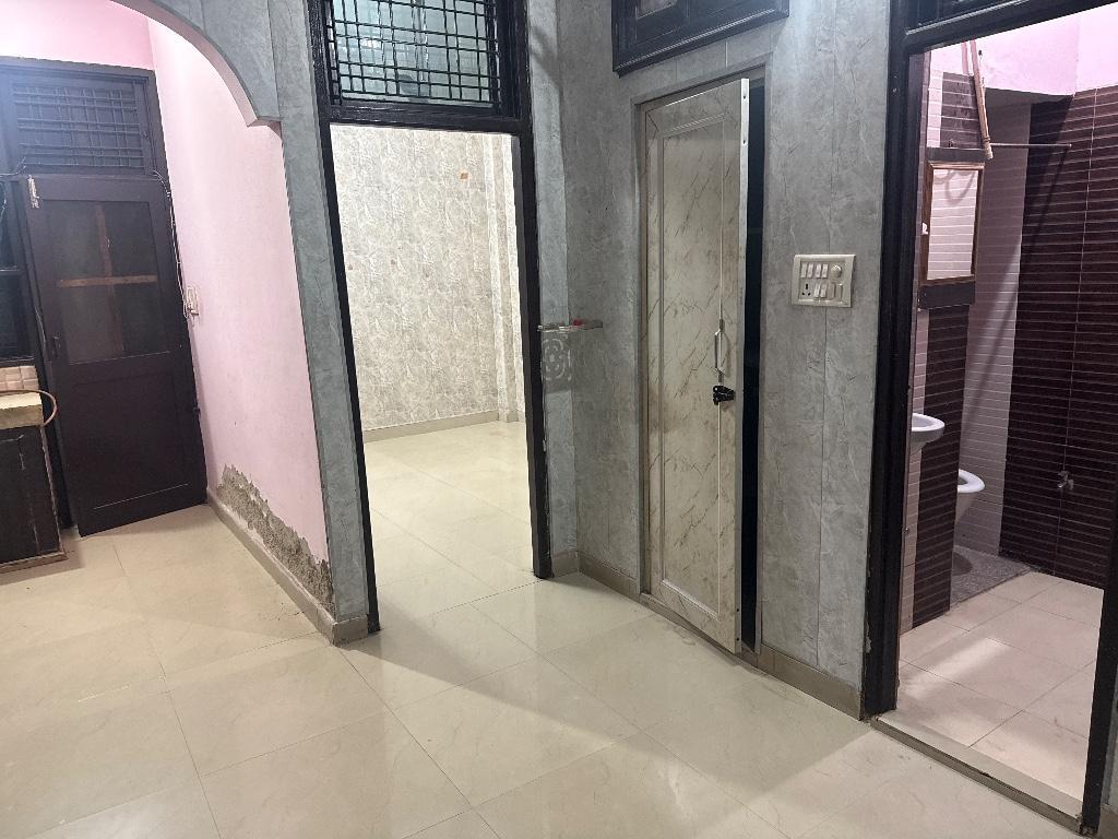 2 BHK FOR RENT GROUND FLOOR in Bādshāhpur - Image 5