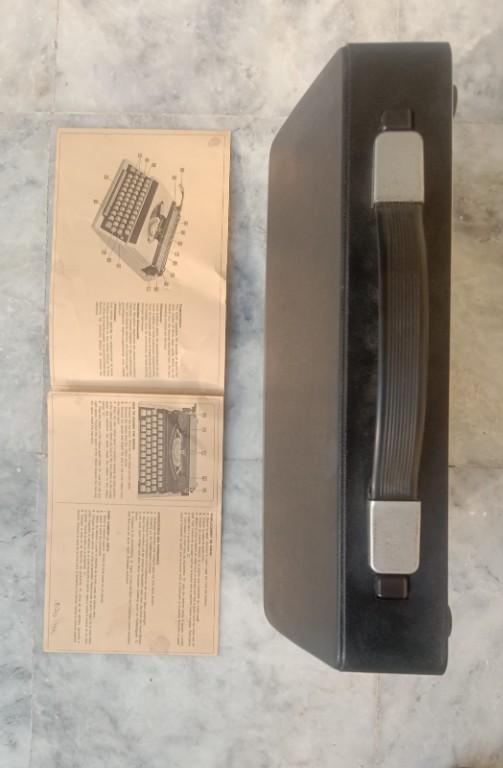 Typewriter Silver Reed SR-200 Portable Model (Made in Japan) in Lahore - Image 5