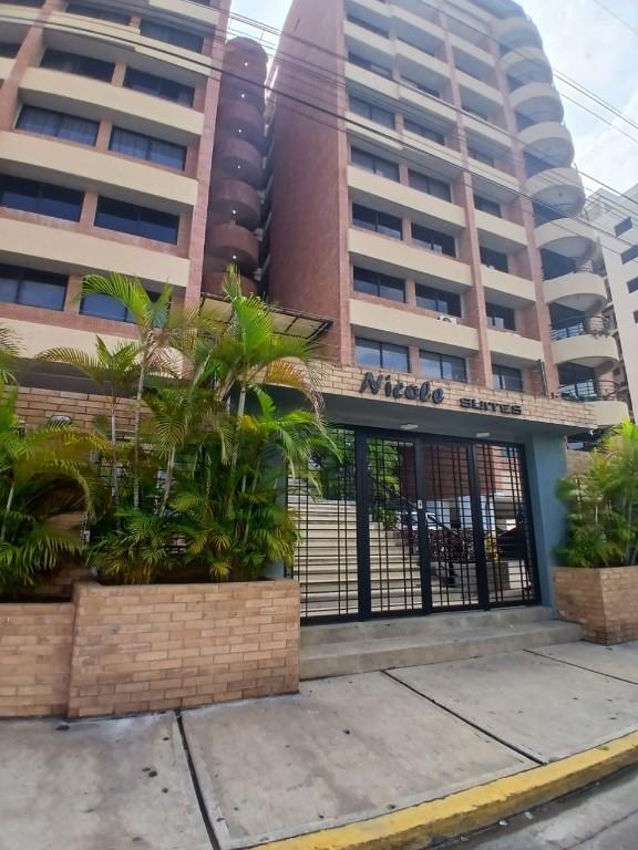EN VENTA APARTAMENTO EN LECHERIA C.R NICOLE SUITES en Lecherías - Imagen 1