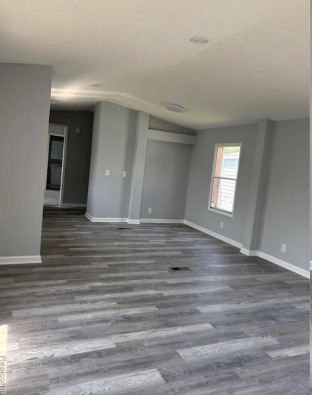 House For Rent (Lawyer David) in Flint - Image 4
