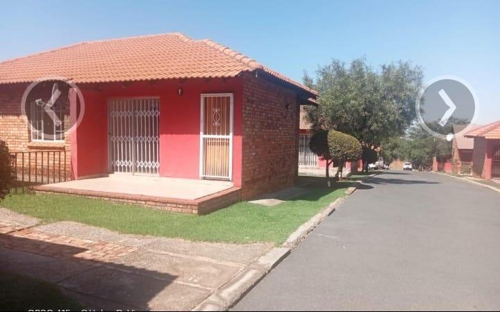 Simplex 2911-ref-162 for Sale in Roodepoort, Roodepoort in Krugersdorp - Image 1