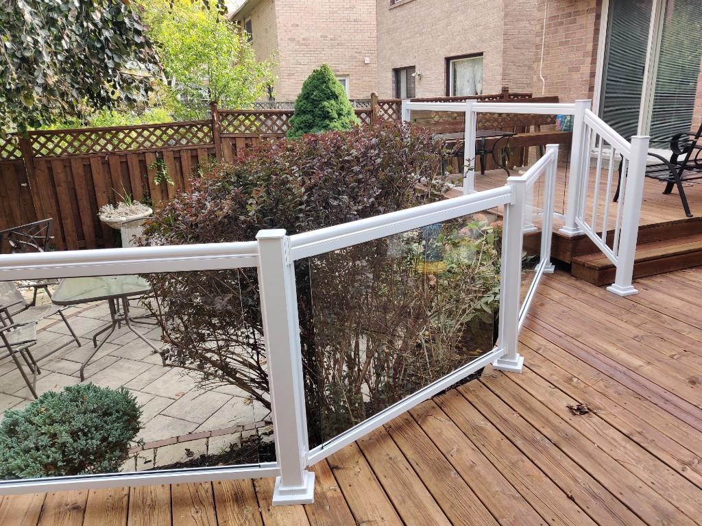 Modern Aluminum & Glass Railings – Custom Design & Installation in Canada - Image 1