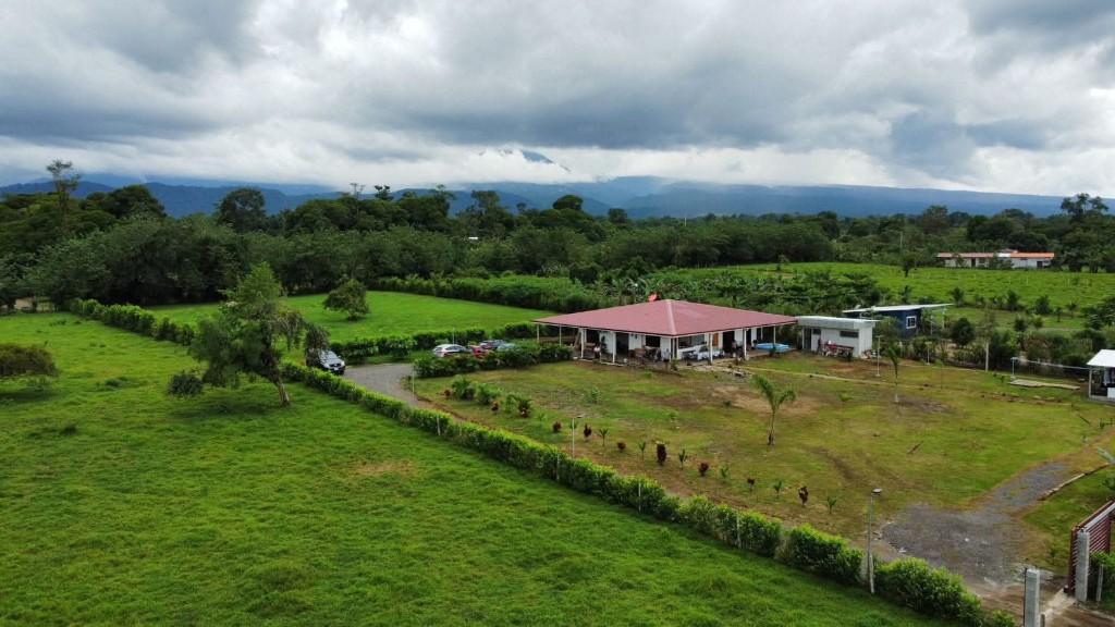 SE VENDE BELLA PROPIEDAD CON 2 CASAS EN SARAPIQUÍ. en Sarapiquí - Imagen 5