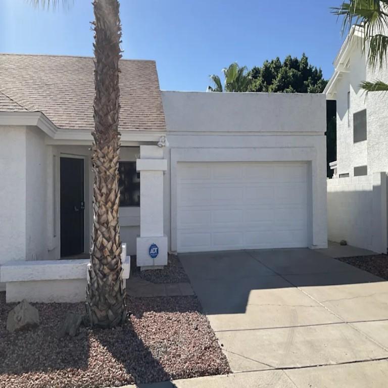 3 BEDROOM LUXURIOUS HOUSE AVAILABLE FOR RENT in Phoenix - Image 1