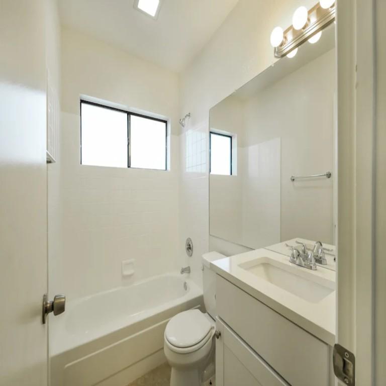 3 BEDROOM LUXURIOUS HOUSE AVAILABLE FOR RENT in Phoenix - Image 7
