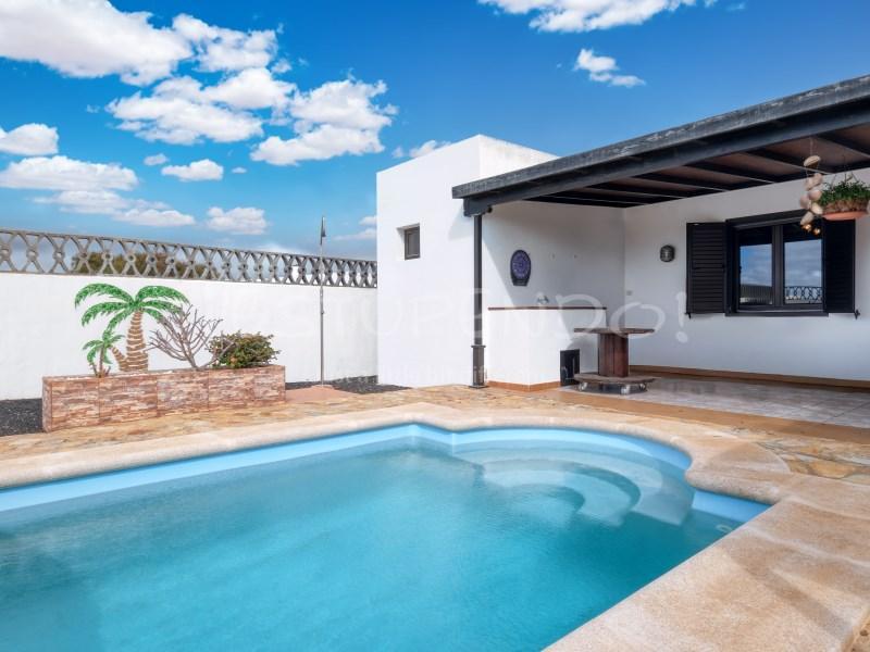 ENCANTADORA VILLA UNIFAMILIAR CON PISCINA PRIVADA EN MASDACHE en Arrecife - Imagen 1