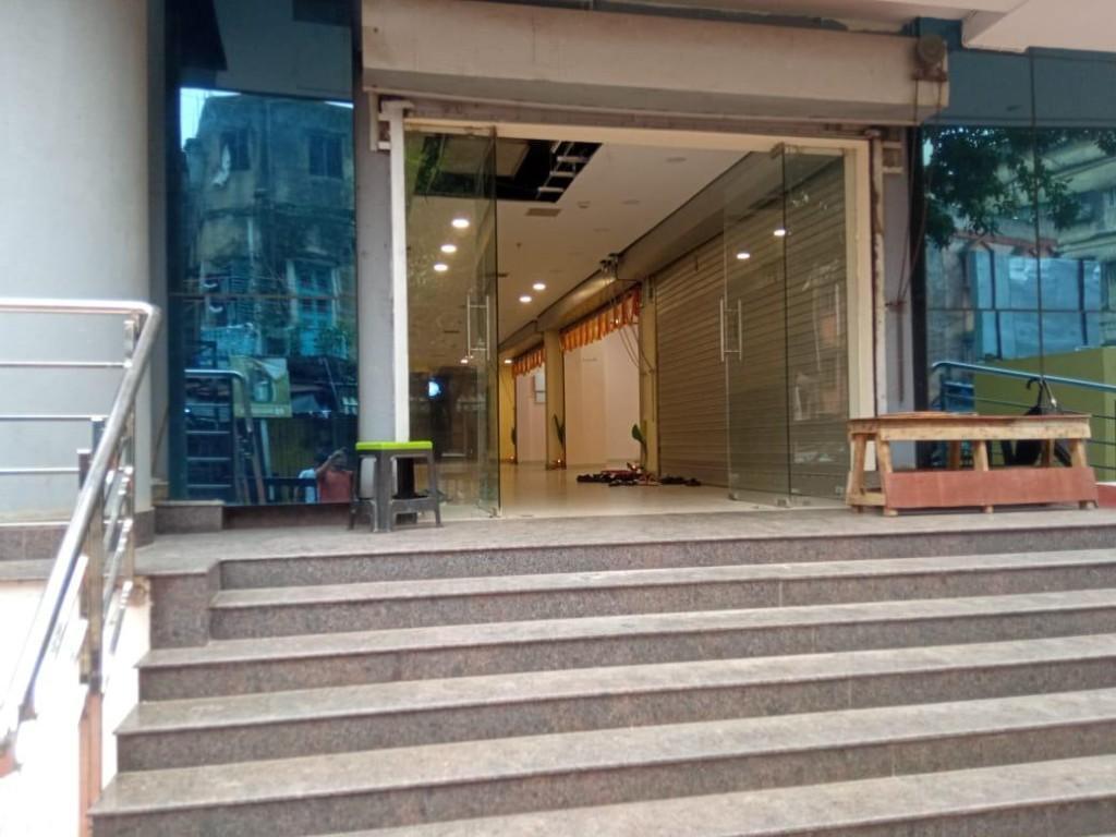 Semi Furnished Showroom Space For Rent at Esplanade in Bhāngar - Image 2