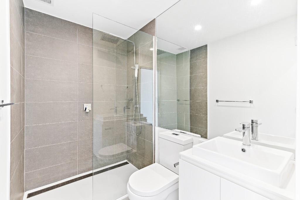 Bathroom Toilet Tiling Direct Contractor in Bukit Batok - Image 1