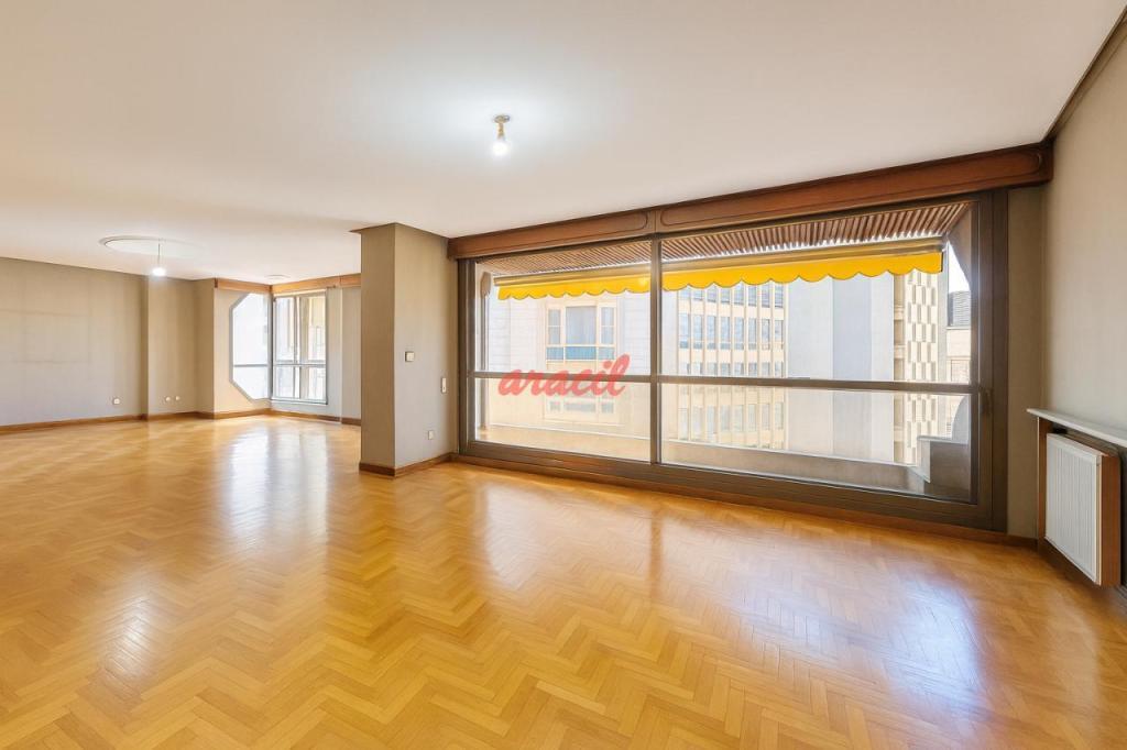 PISO ALTO Y CON VISTAS en Ourense - Imagen 1