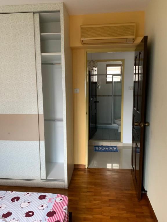 Immediately Available – Spacious Common Room in Premium Unit in Singapore - Image 4