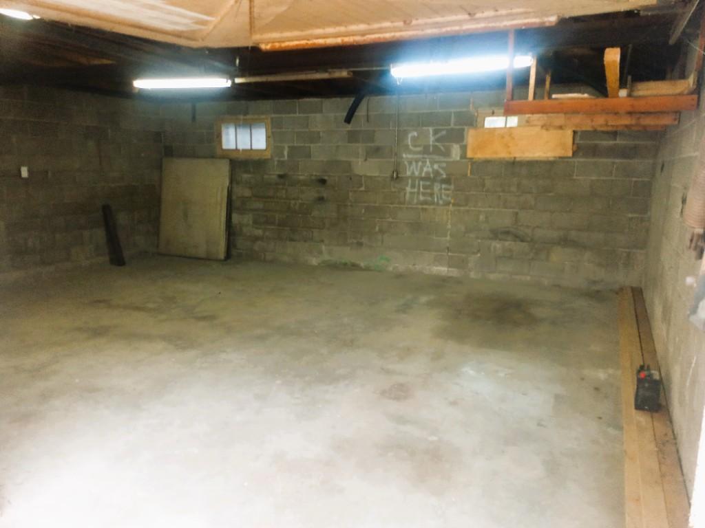 Large Detached Double Garage for Rent - Available Immediately in Canada - Image 4
