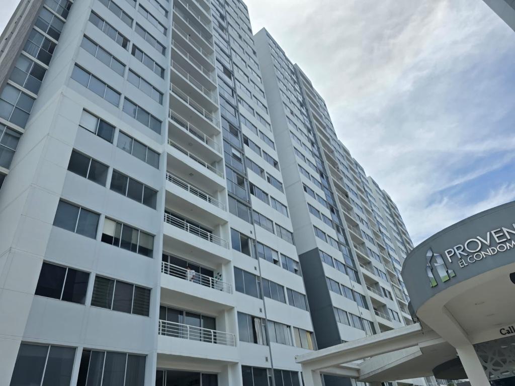 VENTA APARTAMENTO PROVENZA. PROVENZA CLUB EL CONDOMINIO. en Bucaramanga - Imagen 2