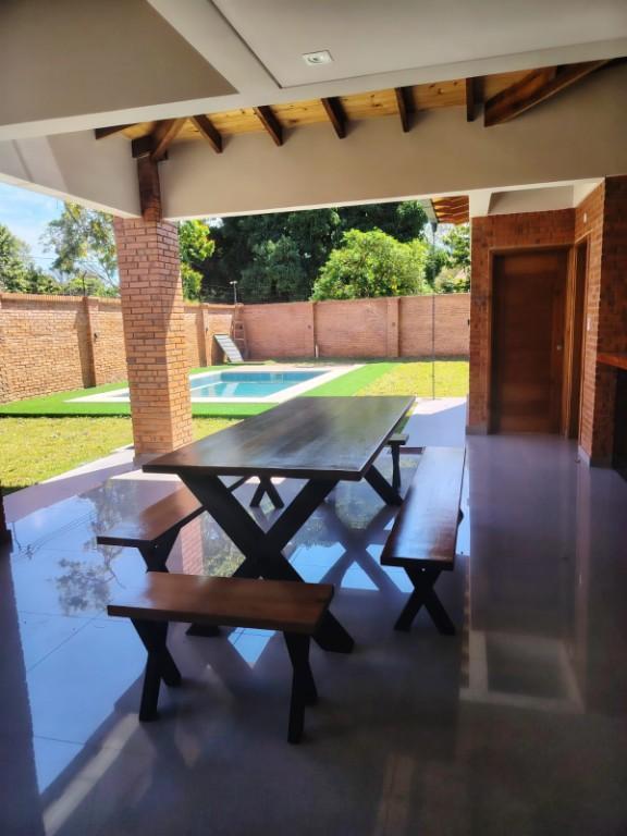 Casa con piscina en el barrio San Pedro de Encarnación en Encarnación - Imagen 2