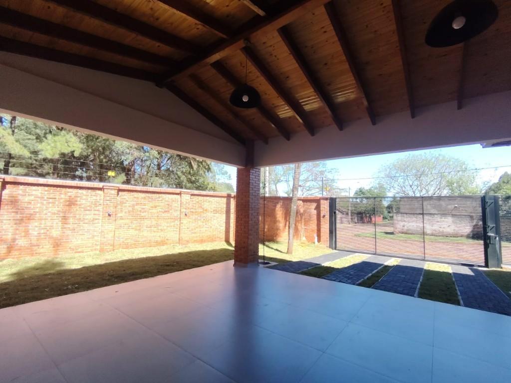 Casa con piscina en el barrio San Pedro de Encarnación en Encarnación - Imagen 3