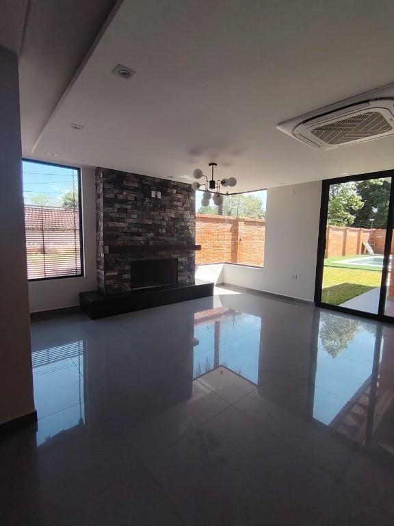 Casa con piscina en el barrio San Pedro de Encarnación en Encarnación - Imagen 4