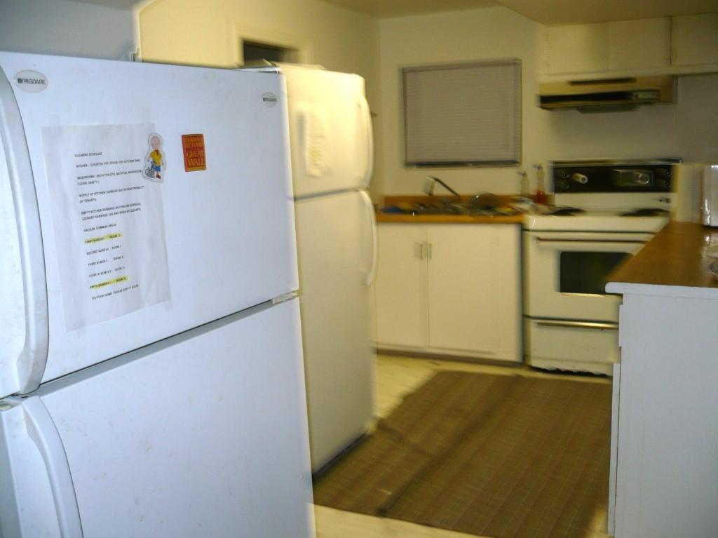 FURNISHED ROOM AVAILABLE NOW in Vancouver - Image 2