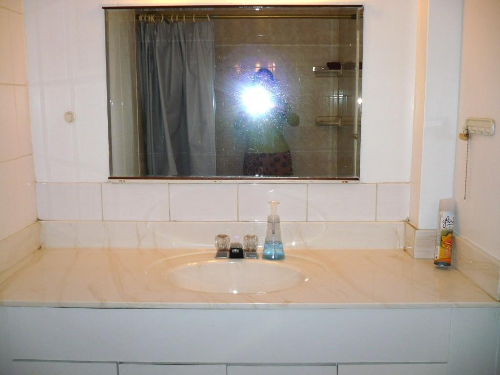 FURNISHED ROOM AVAILABLE NOW in Vancouver - Image 3