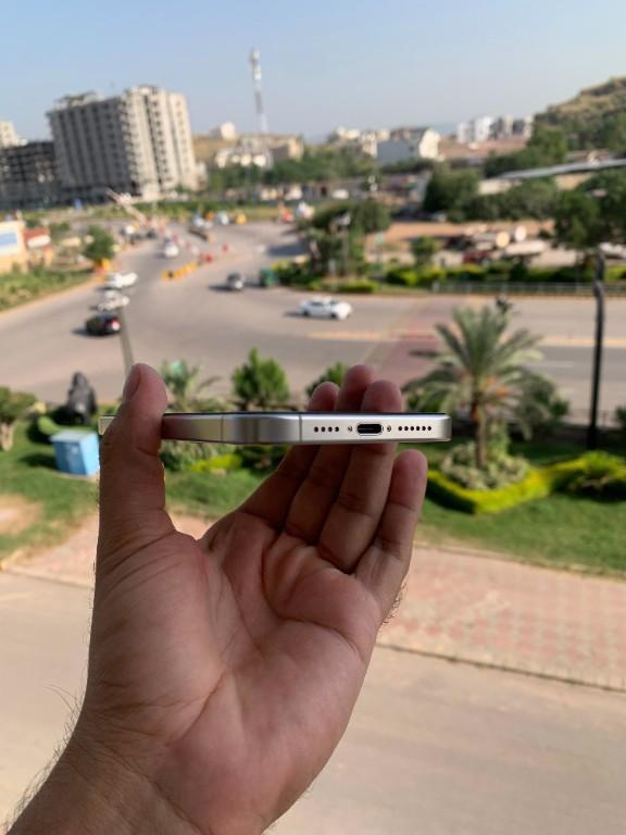IPhone 15 Pro Max in Sahiwal - Image 5