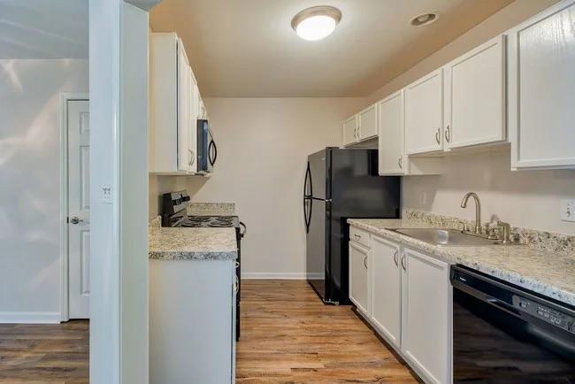 Roommate needed in Evansville - Image 2