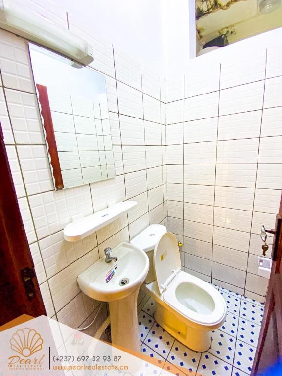 APPARTEMENT 2 CHAMBRES – BASTOS, BORDURE DE ROUTE –TRÈS BON PRIX au Cameroun - Photo 9