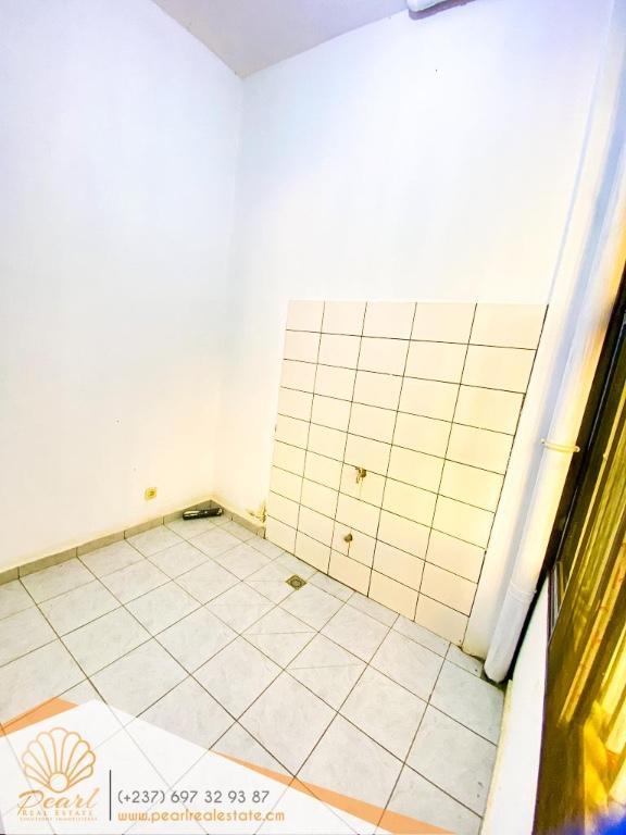 APPARTEMENT 2 CHAMBRES – BASTOS, BORDURE DE ROUTE –TRÈS BON PRIX au Cameroun - Photo 10