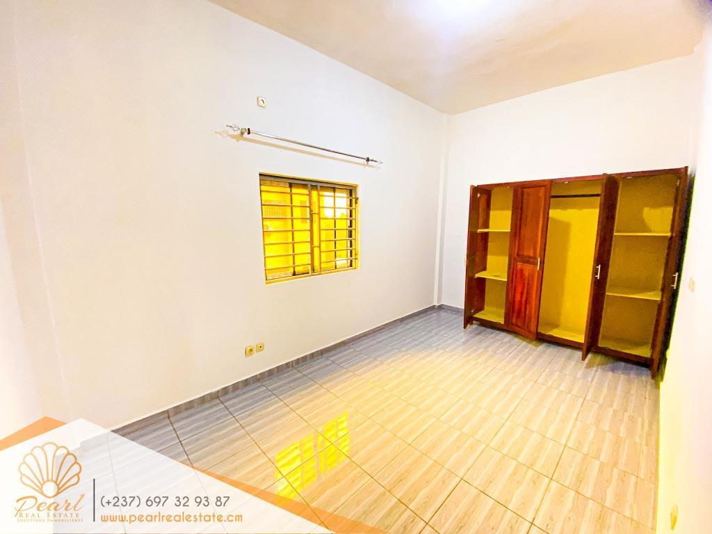 APPARTEMENT 2 CHAMBRES – BASTOS, BORDURE DE ROUTE –TRÈS BON PRIX au Cameroun - Photo 8