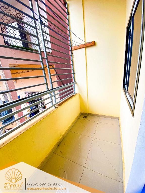 APPARTEMENT 2 CHAMBRES – BASTOS, BORDURE DE ROUTE –TRÈS BON PRIX au Cameroun - Photo 3