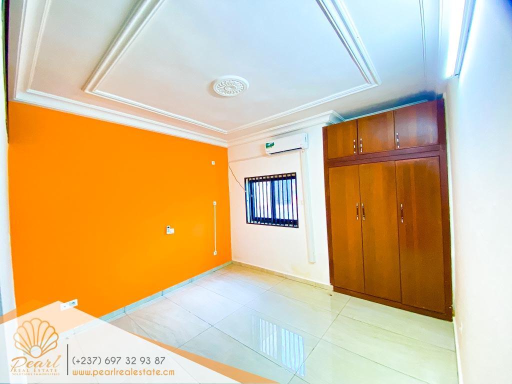 APPARTEMENT 3 CHAMBRES - HAUT STANDING – NOUVELLE ROUTE BASTOS au Cameroun - Photo 3