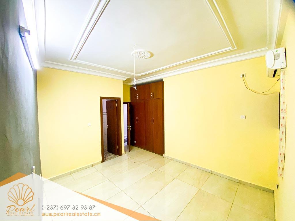 APPARTEMENT 3 CHAMBRES - HAUT STANDING – NOUVELLE ROUTE BASTOS au Cameroun - Photo 5