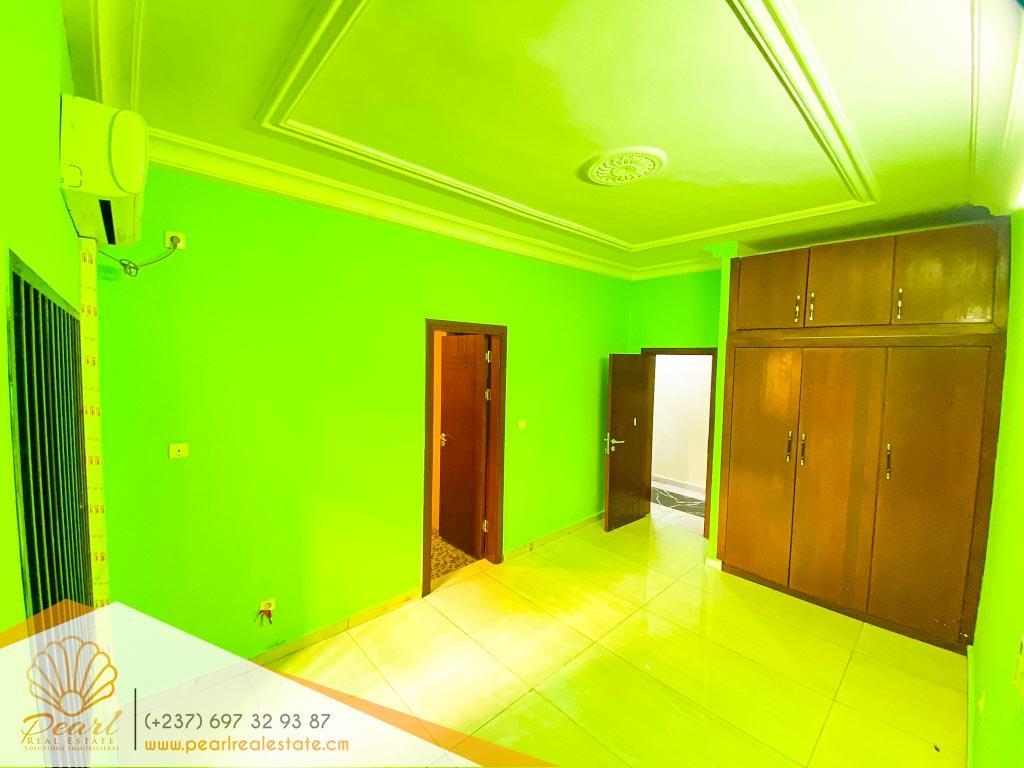 APPARTEMENT 3 CHAMBRES - HAUT STANDING – NOUVELLE ROUTE BASTOS au Cameroun - Photo 4
