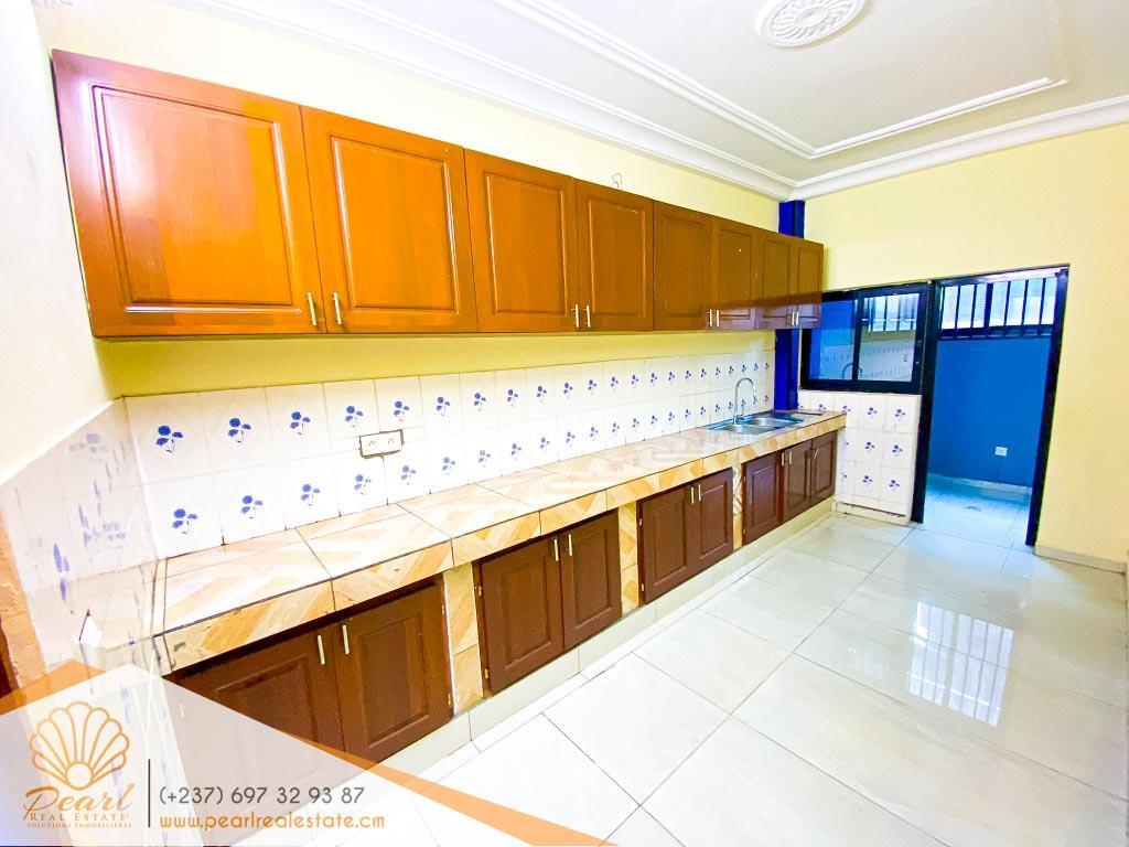 APPARTEMENT 3 CHAMBRES - HAUT STANDING – NOUVELLE ROUTE BASTOS au Cameroun - Photo 2