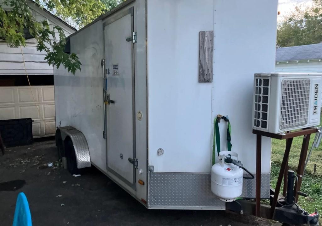 Trailer with full kitchen. in United States - Image 3