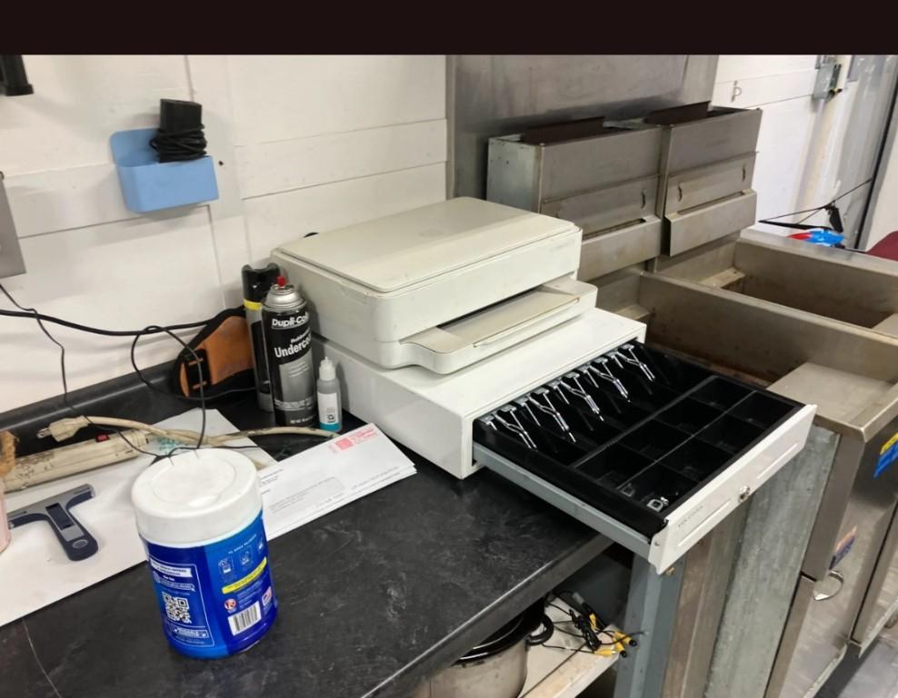 Trailer with full kitchen. in United States - Image 5