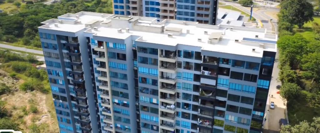 VENTA APARTAMENTO ANILLO VIAL. VALENZZA CONDOMINIO RESORT en Bucaramanga - Imagen 2