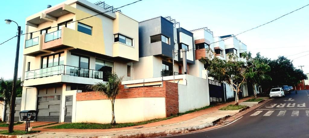 Triplex en el barrio Santa María de Encarnación, costanera en Encarnación - Imagen 1