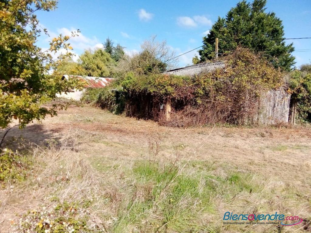PROPRIETE A RENOVER AVEC GRAND TERRAIN à Poitiers - Photo 1