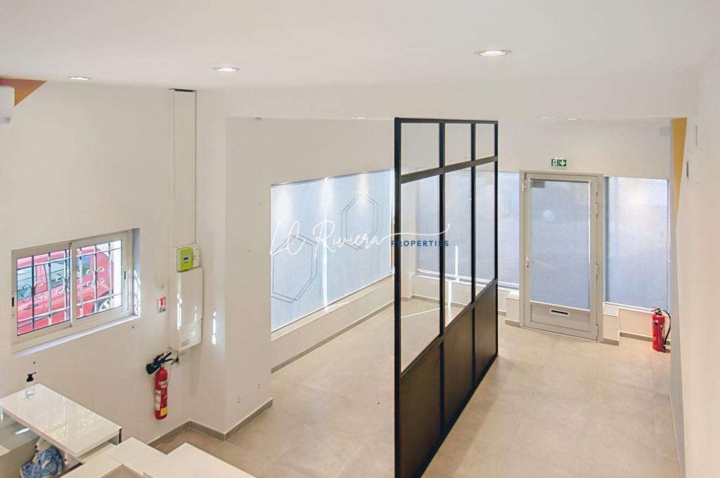 LOCAL COMMERCIAL 107,70M² / CENTRE-VILLE SAINT-RAPHAEL à Saint-Raphaël - Photo 1