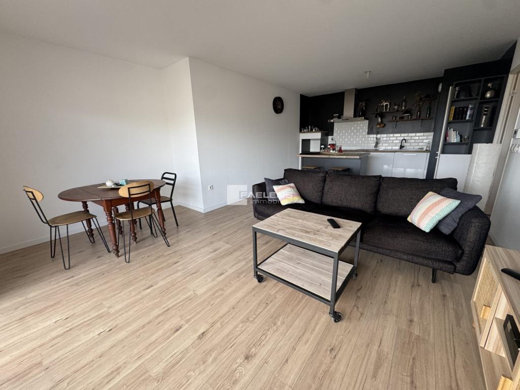 APPARTEMENT T3 LILLE AVEC STATIONNEMENT à Lille - Photo 1