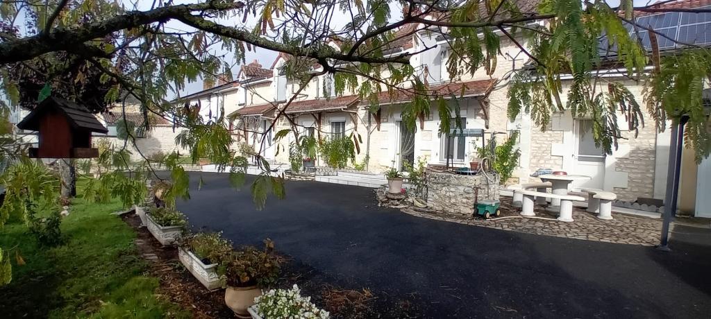 Charme, espace et authenticité prèd de Richelieu ! à Châtellerault - Photo 1